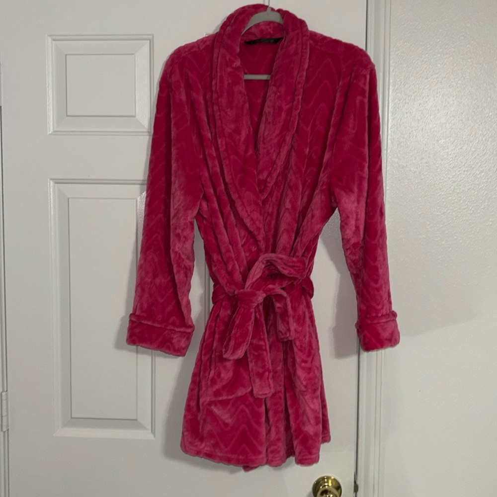 Pink robe used once in great condition super cute size XL